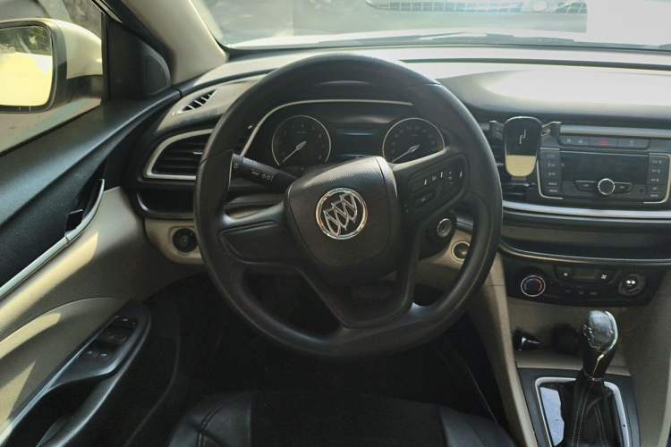 Used Buick GT 2015 15N Automatic Elite Version Steering Wheel