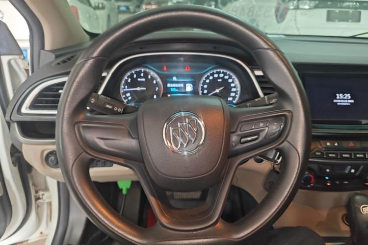 Used Buick GT 2015 15N Automatic Elite Version Steering Wheel