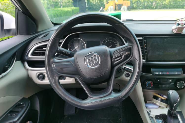 Used Buick GT 2015 15N Automatic Elite Version Steering Wheel