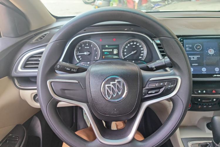 Used Buick GT 2015 15N Automatic Elite Version Steering Wheel