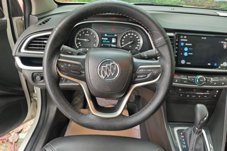 Used Buick GT 2015 18T Dual-Clutch Luxury Model Steering Wheel