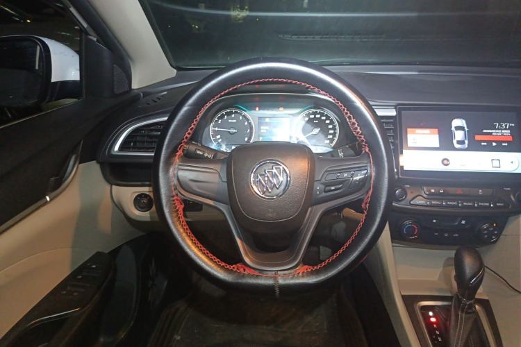 Used Buick GT 2015 15N Automatic Elite Version Steering Wheel