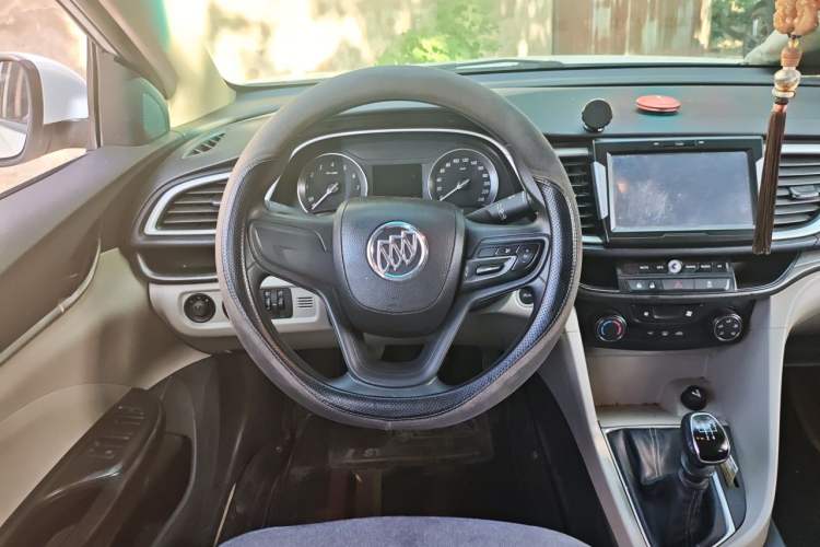 Used Buick GT 2015 15N Manual Elite Edition Steering Wheel
