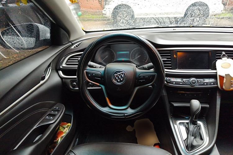 Used Buick GT 2015 18T Dual-Clutch Luxury Model Steering Wheel