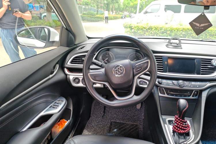 Used Buick GT 2015 15N Automatic Deluxe Edition Steering Wheel