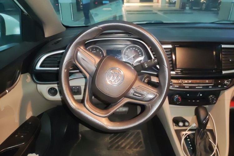 Used Buick GT 2015 15N Automatic Elite Version Steering Wheel