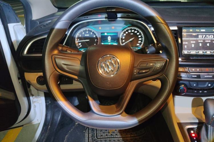 Used Buick GT 2015 15N Automatic Elite Version Steering Wheel
