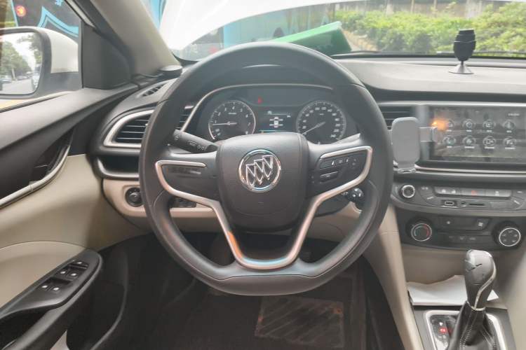 Used Buick GT 2015 15N Automatic Elite Version Steering Wheel