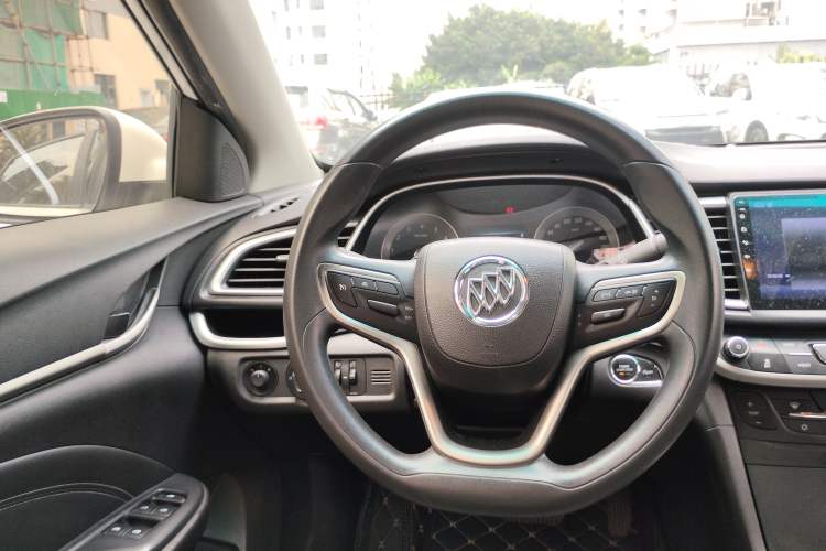 Used Buick GT 2015 18T Dual-Clutch Luxury Model Steering Wheel
