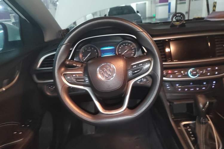 Used Buick GT 2015 18T Dual-Clutch Luxury Model Steering Wheel