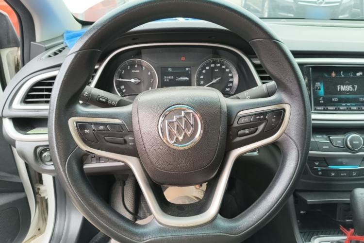 Used Buick GT 2015 18T Dual-Clutch Luxury Model Steering Wheel