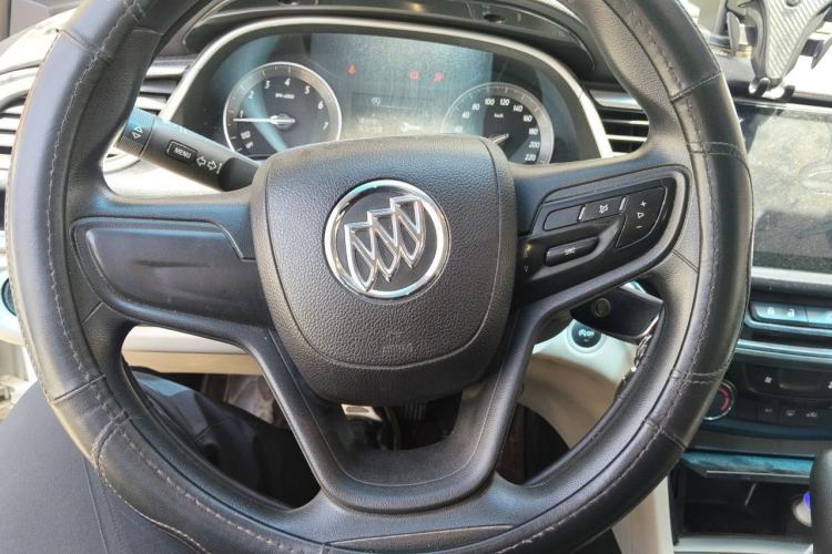 Used Buick GT 2015 15N Automatic Elite Version Steering Wheel