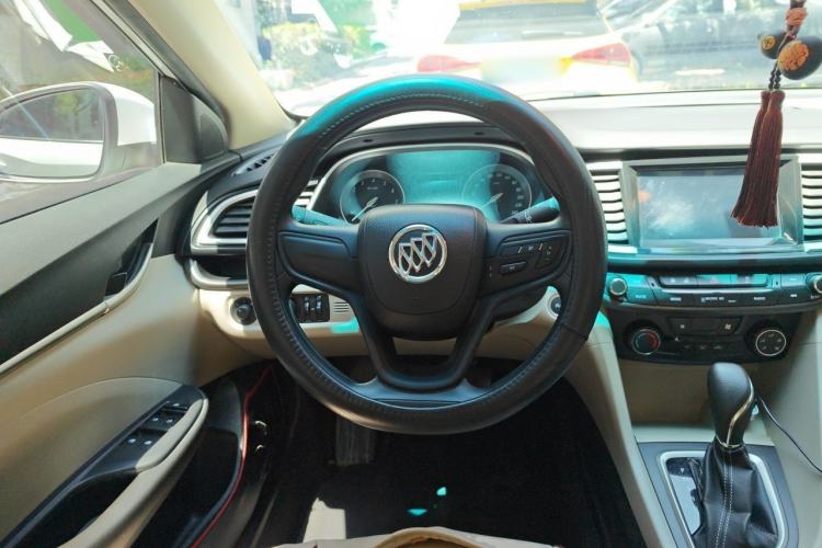 Used Buick GT 2015 15N Automatic Elite Version Steering Wheel