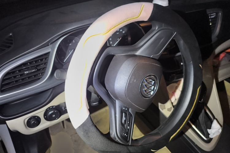 Used Buick GT 2015 15N Automatic Elite Version Steering Wheel