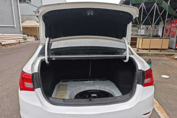 Used Buick GT 2015 15N Manual Luxury Version Trunk