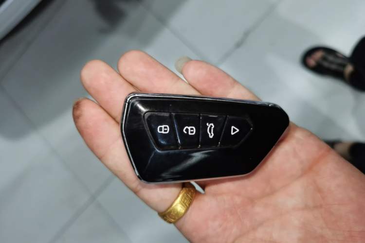 Used Buick GT 2015 15N Automatic Deluxe Edition Vehicle Key