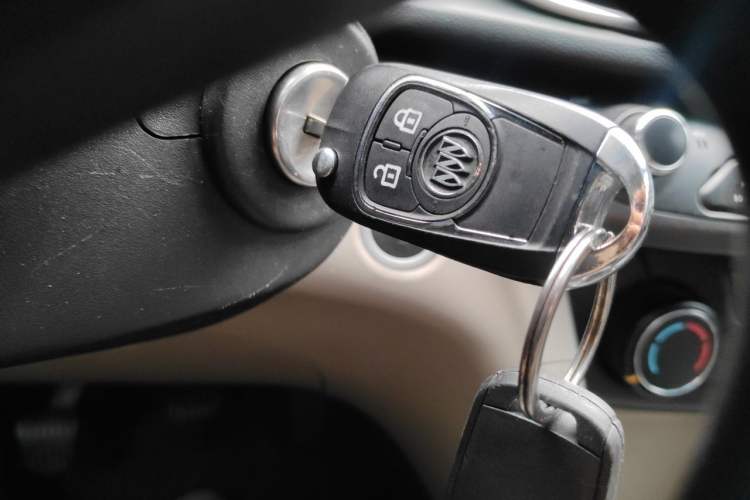 Used Buick GT 2015 15N Manual Entry-Level Trim Vehicle Key