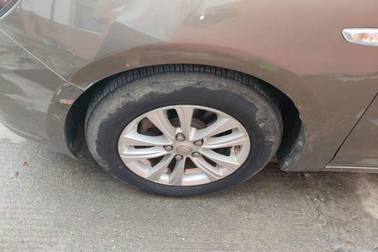 Used Buick GT 2015 15N Automatic Entry-Level Trim Left Front Wheel Hub