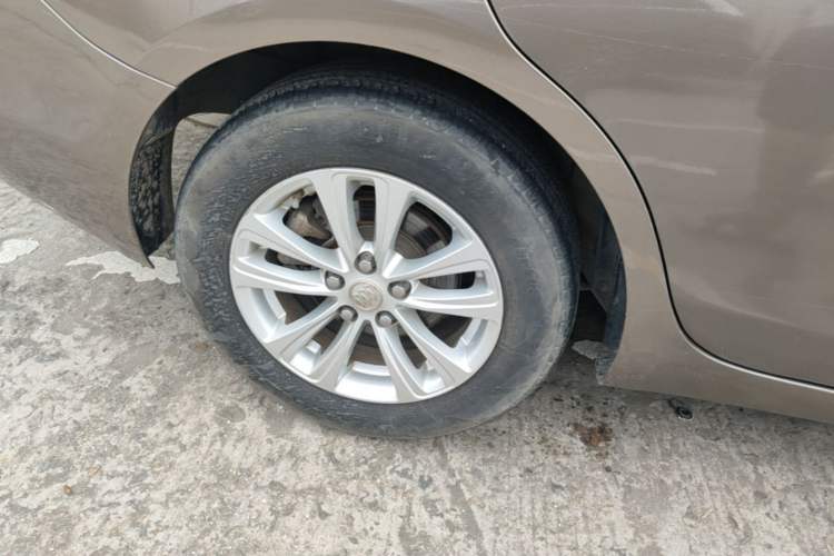 Used Buick GT 2015 15N Automatic Entry-Level Trim Right Rear Wheel Hub