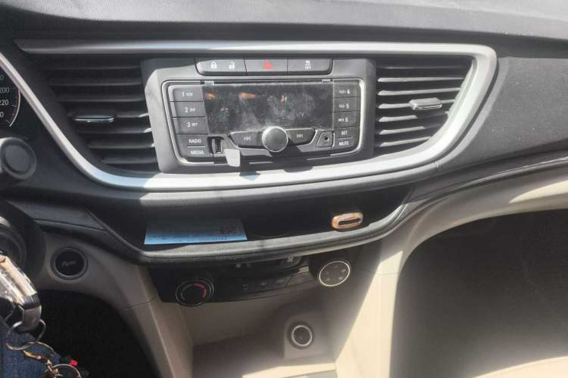 Used Buick GT 2016 15N Manual Elite Edition Audio And AC Panel