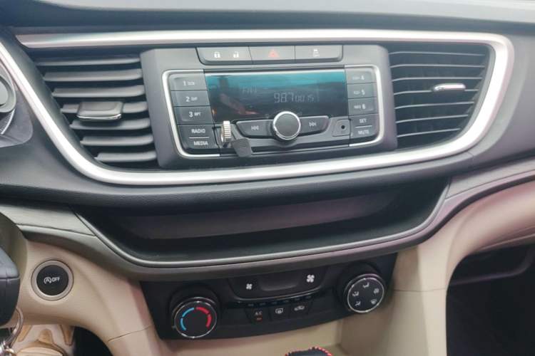 Used Buick GT 2016 15N Automatic Elite Edition Audio And AC Panel