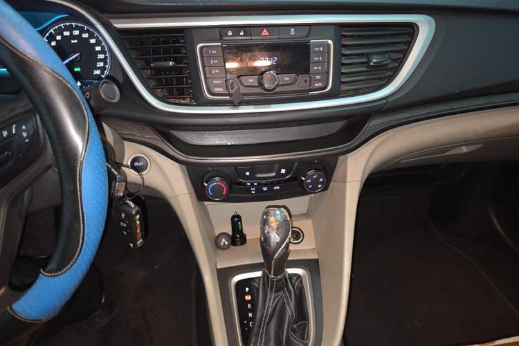 Used Buick GT 2016 15N Automatic Elite Edition Audio And AC Panel