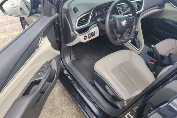 Used Buick GT 2016 15N Automatic Elite Edition Driver Seat