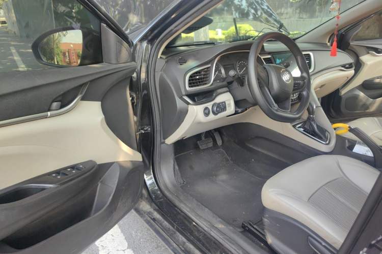 Used Buick GT 2016 15N Automatic Elite Edition Driver Seat