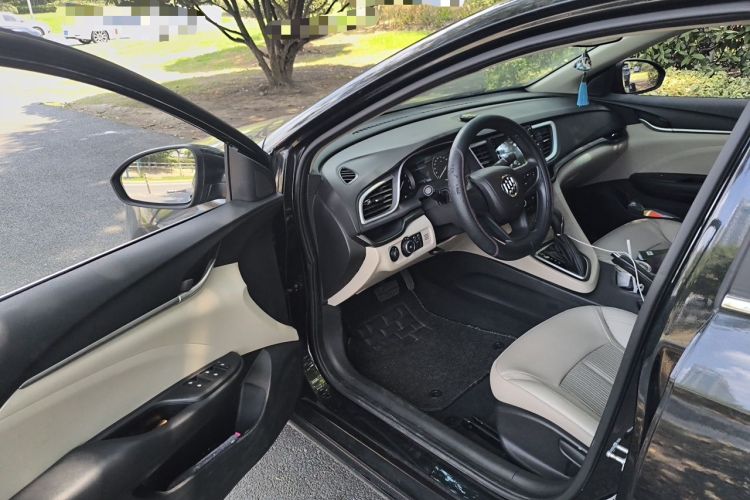 Used Buick GT 2016 15N Automatic Elite Edition Driver Seat