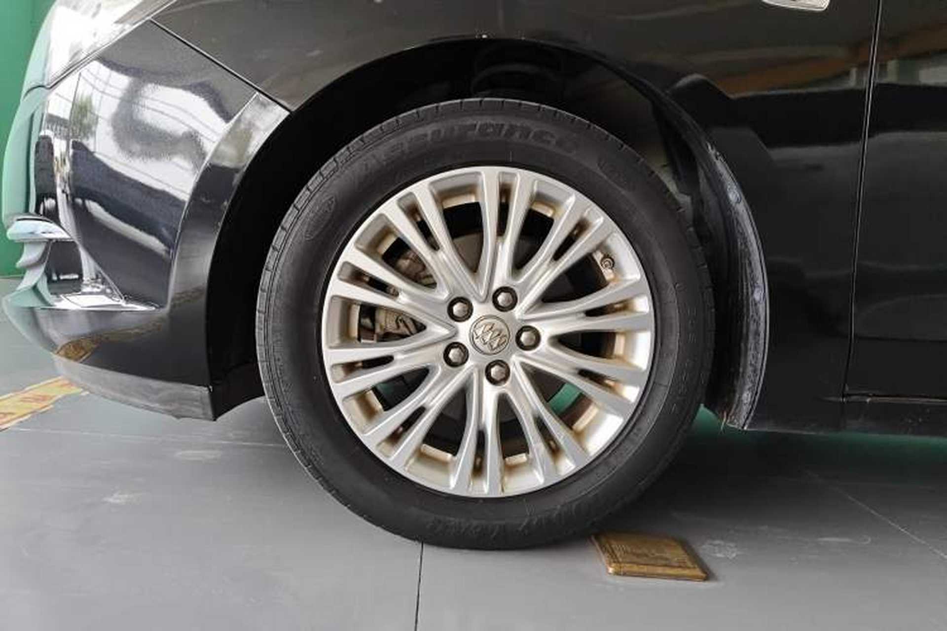 Used Buick GT 2016 15N Manual Elite Edition Left Front Wheel Hub