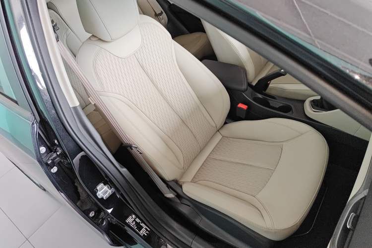 Used Buick GT 2016 15N Manual Elite Edition Right Front Seat