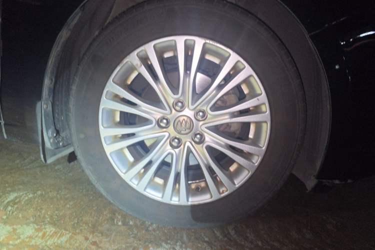Used Buick GT 2016 15N Automatic Elite Edition Right Front Wheel Hub