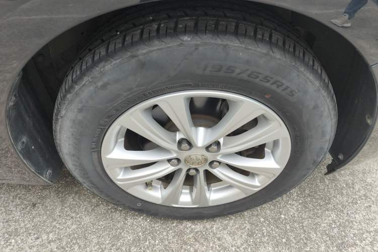 Used Buick GT 2016 15N Manual Entry-Level Trim Right Front Wheel Hub