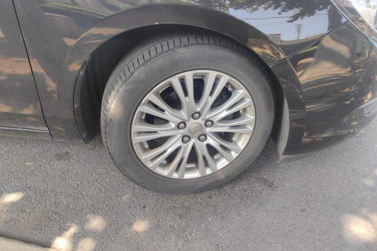 Used Buick GT 2016 15N Automatic Elite Edition Right Front Wheel Hub