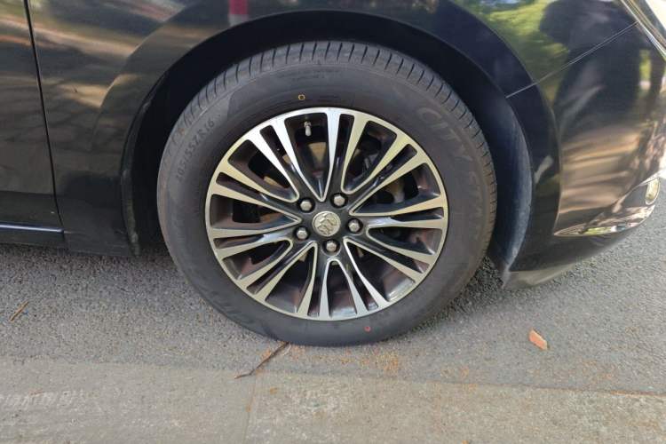 Used Buick GT 2016 18T Dual-Clutch Luxury Model Right Front Wheel Hub