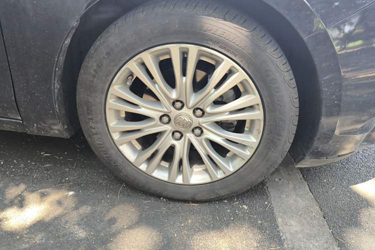 Used Buick GT 2016 15N Automatic Elite Edition Right Front Wheel Hub