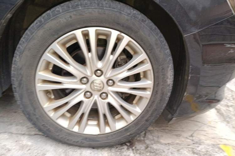 Used Buick GT 2016 15N Automatic Elite Edition Right Front Wheel Hub