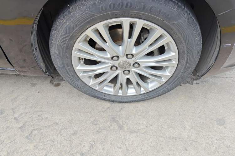 Used Buick GT 2016 15N Automatic Elite Edition Right Front Wheel Hub