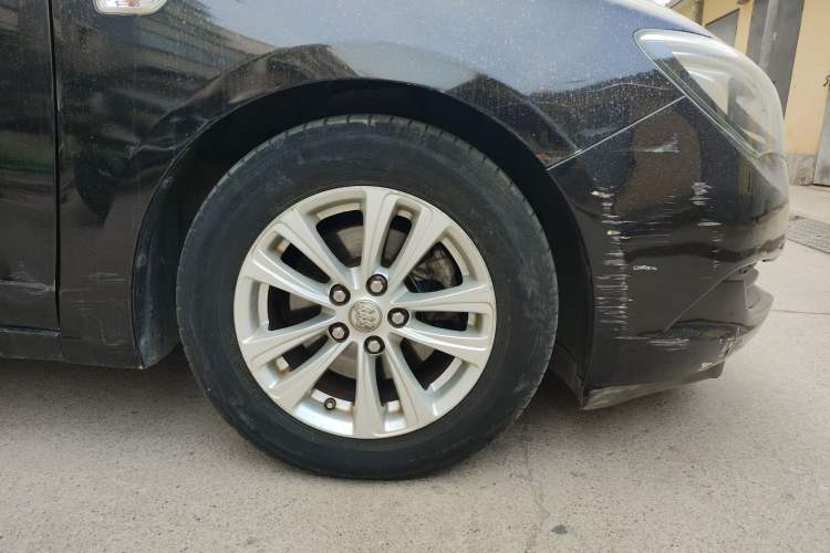 Used Buick GT 2016 15N Automatic Entry-Level Trim Right Front Wheel Hub