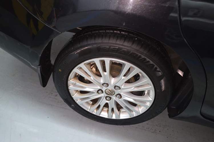 Used Buick GT 2016 15N Automatic Elite Edition Right Rear Wheel Hub