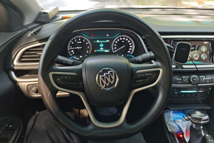 Used Buick GT 2016 18T Dual-Clutch Luxury Model Steering Wheel