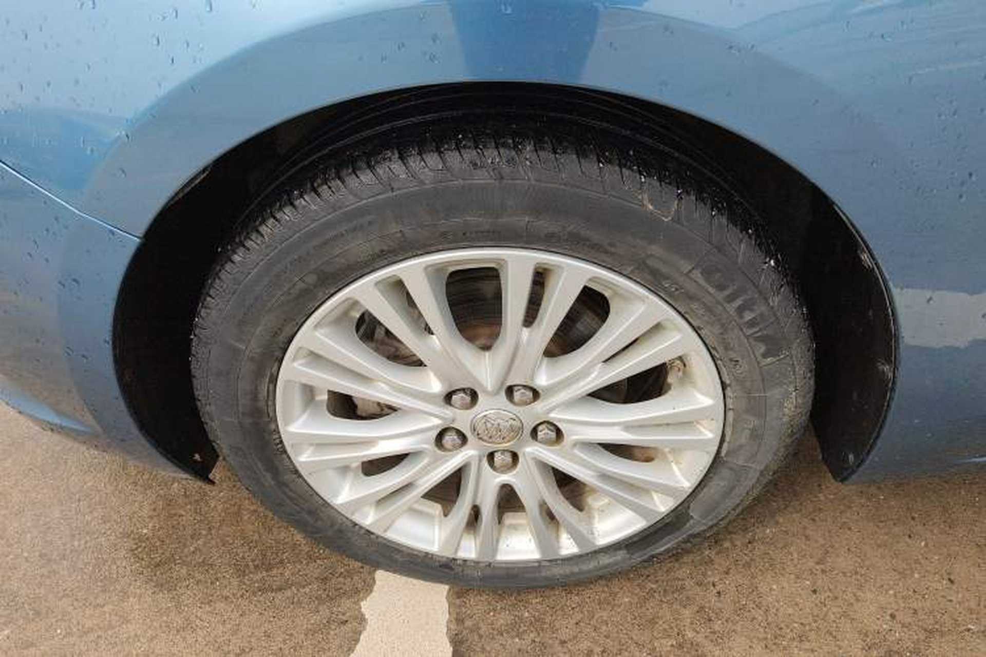 Used Buick GT 2016 15N Manual Elite Edition Left Front Wheel Hub
