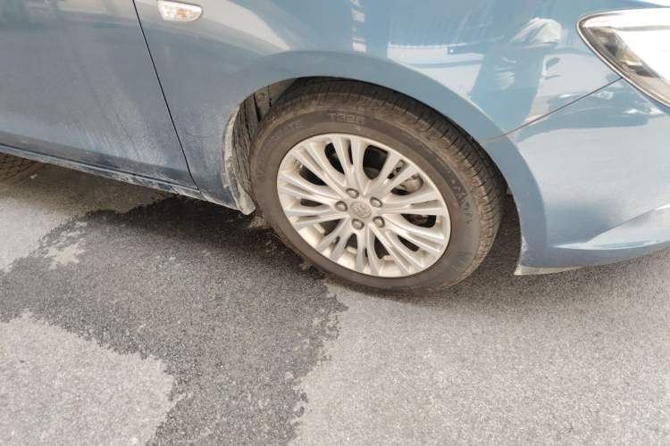 Used Buick GT 2016 15N Automatic Elite Edition Right Front Wheel Hub