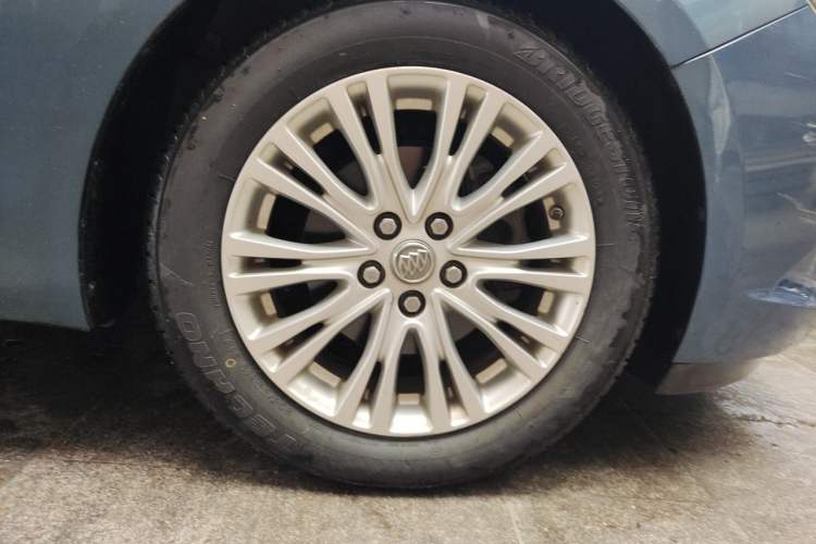 Used Buick GT 2016 15N Automatic Elite Edition Right Front Wheel Hub