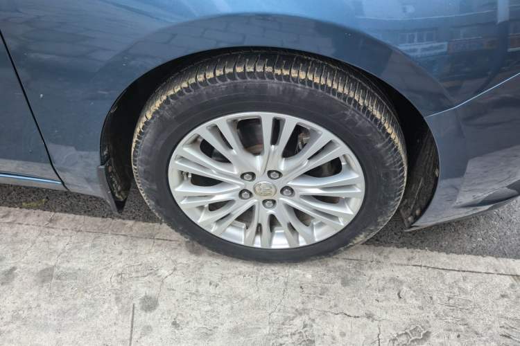 Used Buick GT 2016 15N Manual Elite Edition Right Front Wheel Hub