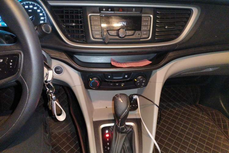 Used Buick GT 2016 15N Automatic Elite Edition Audio And AC Panel