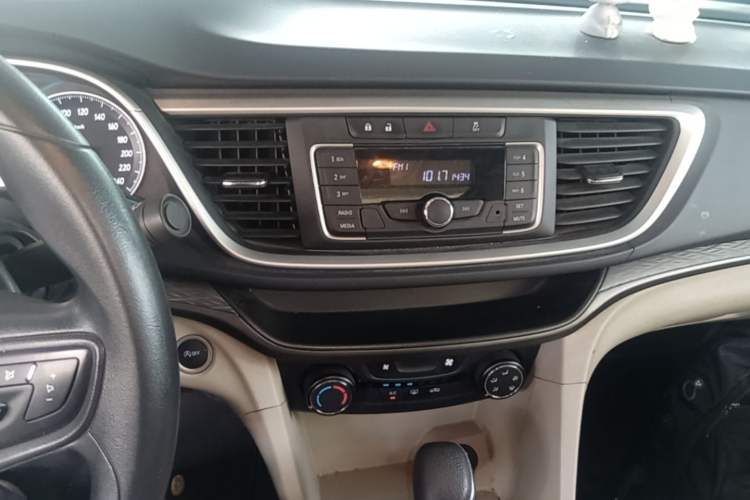 Used Buick GT 2016 15N Automatic Elite Edition Audio And AC Panel