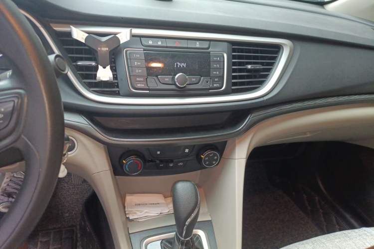 Used Buick GT 2016 15N Automatic Elite Edition Audio And AC Panel