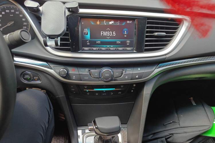 Used Buick GT 2016 15N Automatic Luxury Edition Audio And AC Panel