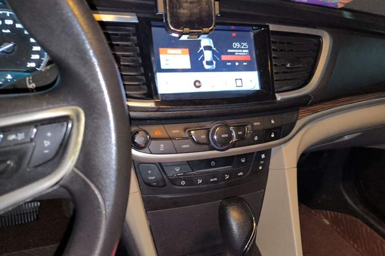 Used Buick GT 2016 15N Automatic Luxury Edition Audio And AC Panel